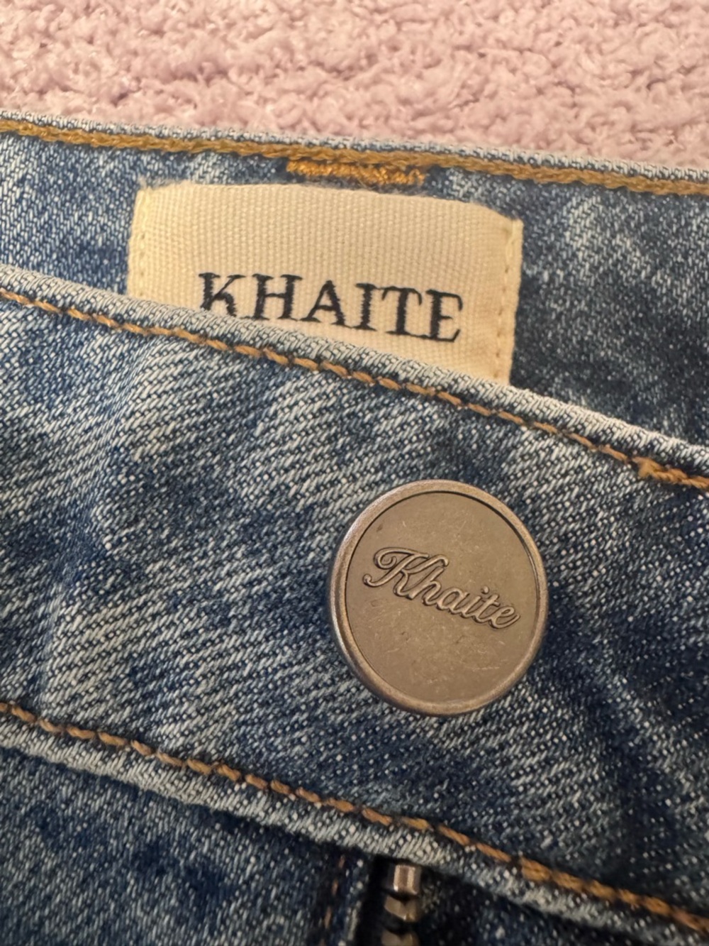 KHAITE Mid-Rise Wide-Leg Jeans in Washed Blue - Picture 6 of 9